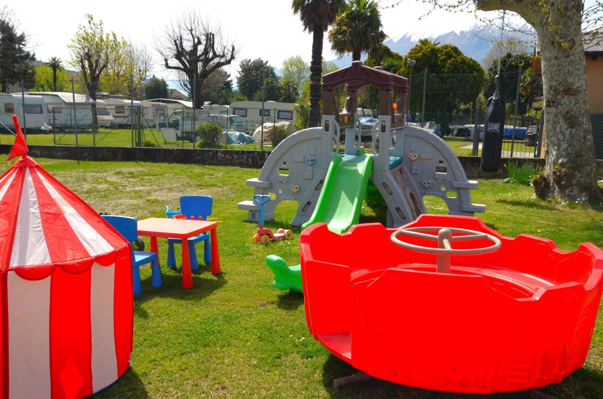 Camping Italia 90 Caravans Domaso Extérieur photo